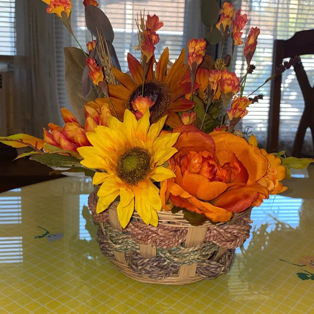 Fall Thanksgiving Flower Arrangement Basket * Free Gift With Purchase *